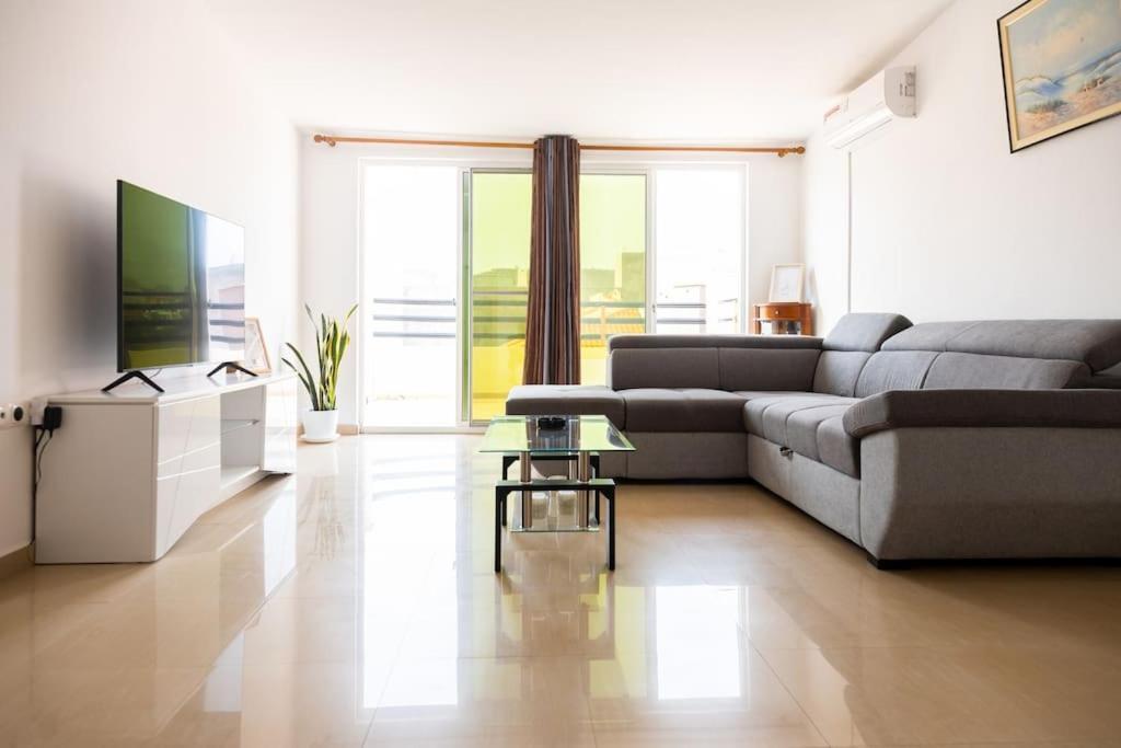 3 Bedroom Apt, Free Wifi & Ac, Cidadela - Lcgr Praia Exterior photo